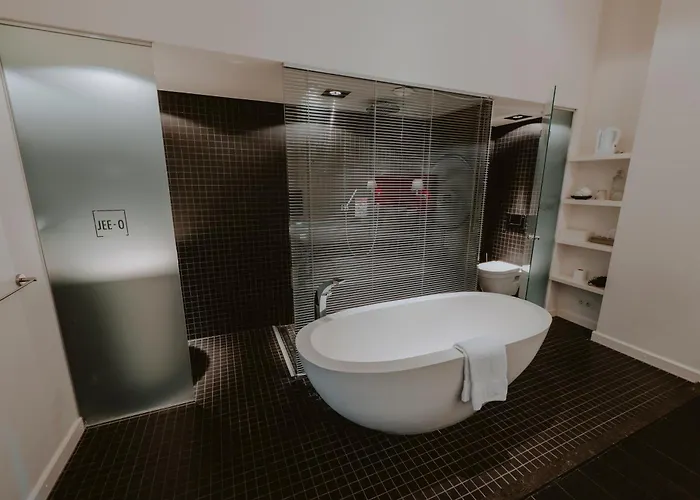 فندق Boutique Manna & Blue 4*